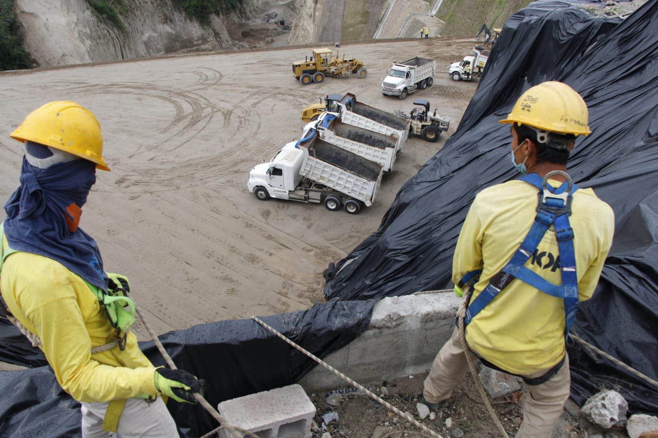 Obras Públicas impermeabiliza zona de trabajos en residencial Santa Lucía ante llegada de ETA obras-publicas-impermeabiliza-zona-de-trabajos-en-residencial-santa-lucia-ante-llegada-de-eta